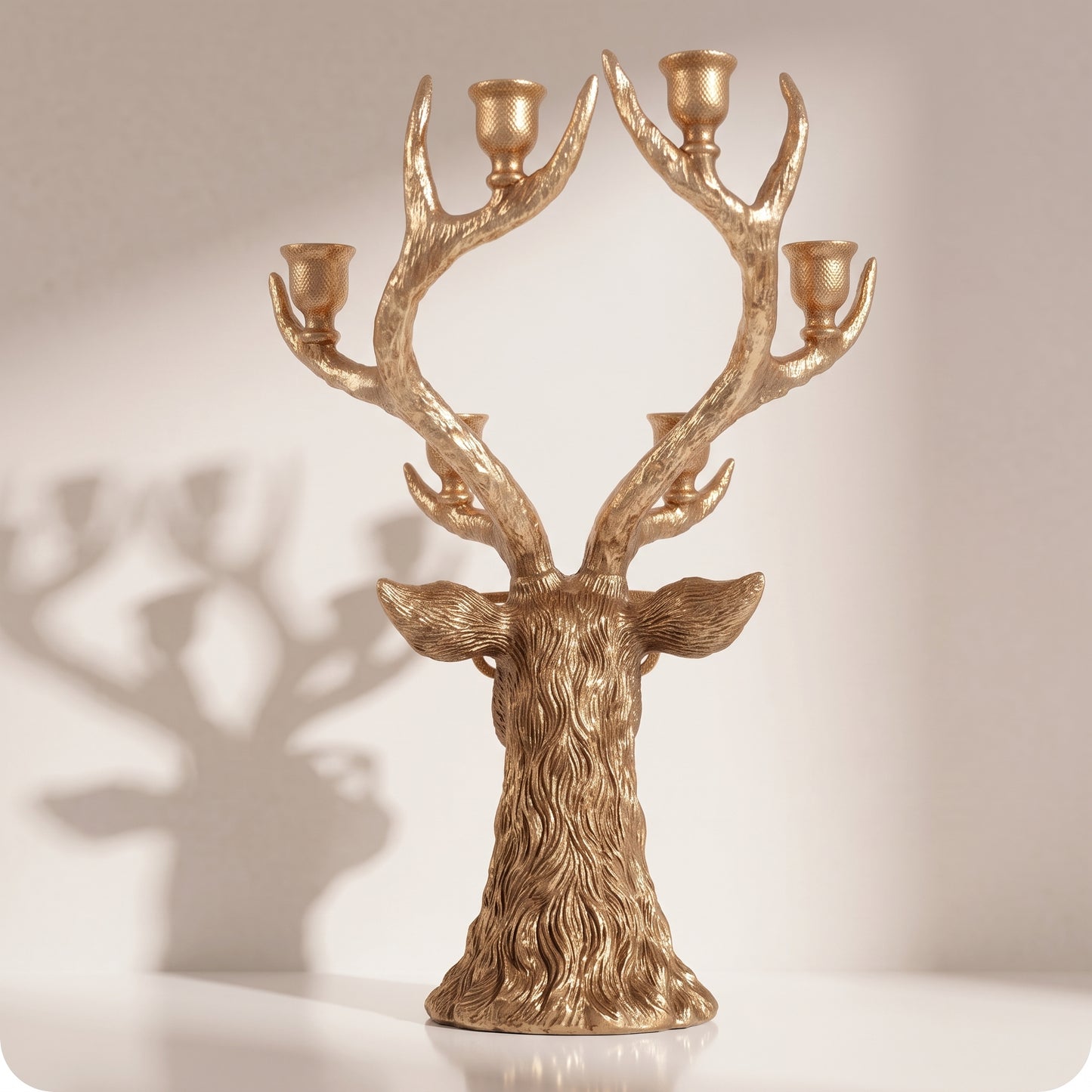 Candelabro dorado de reno con lentes