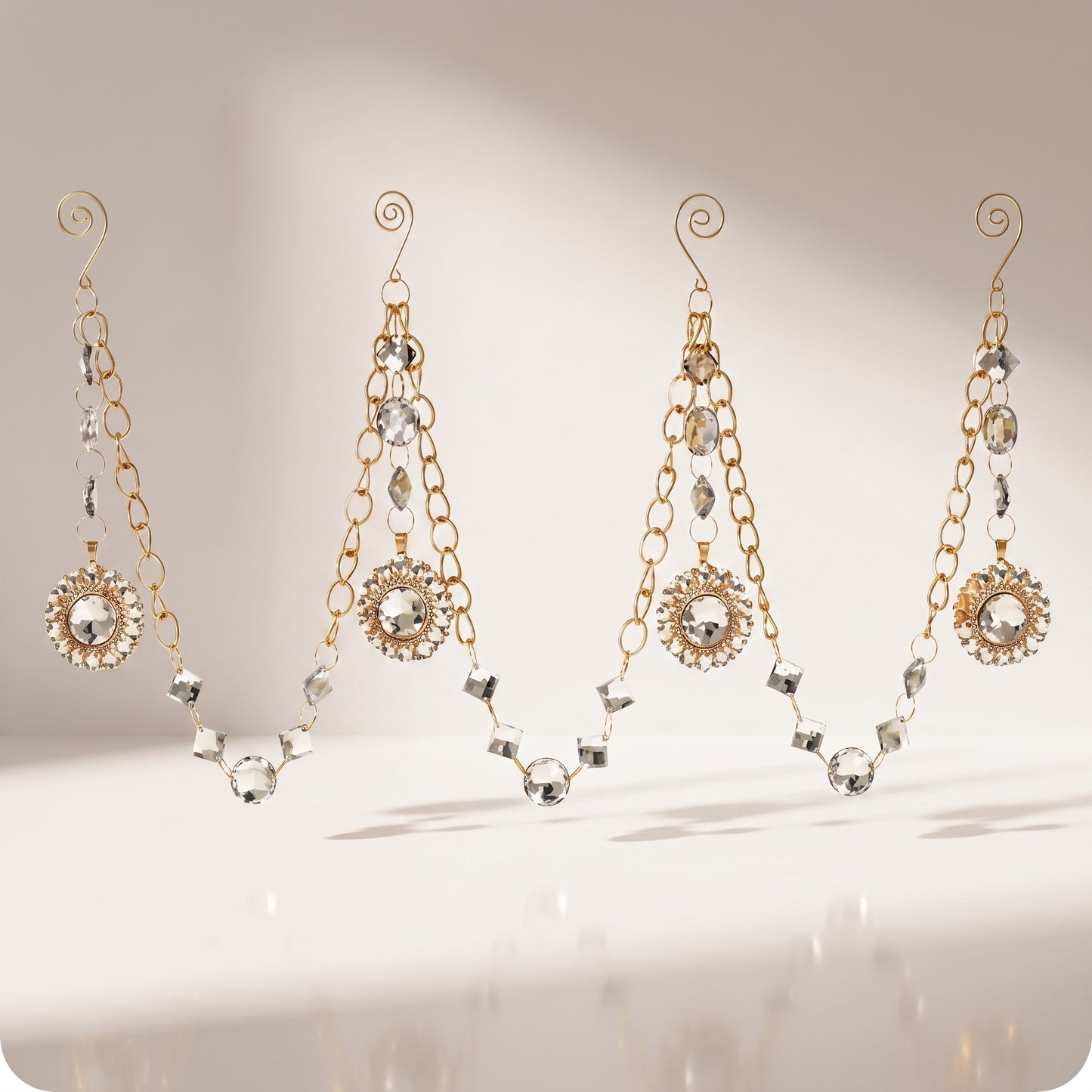 Guirnalda colgante con joyas
