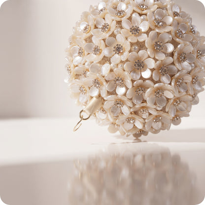 Esfera de flores de perla