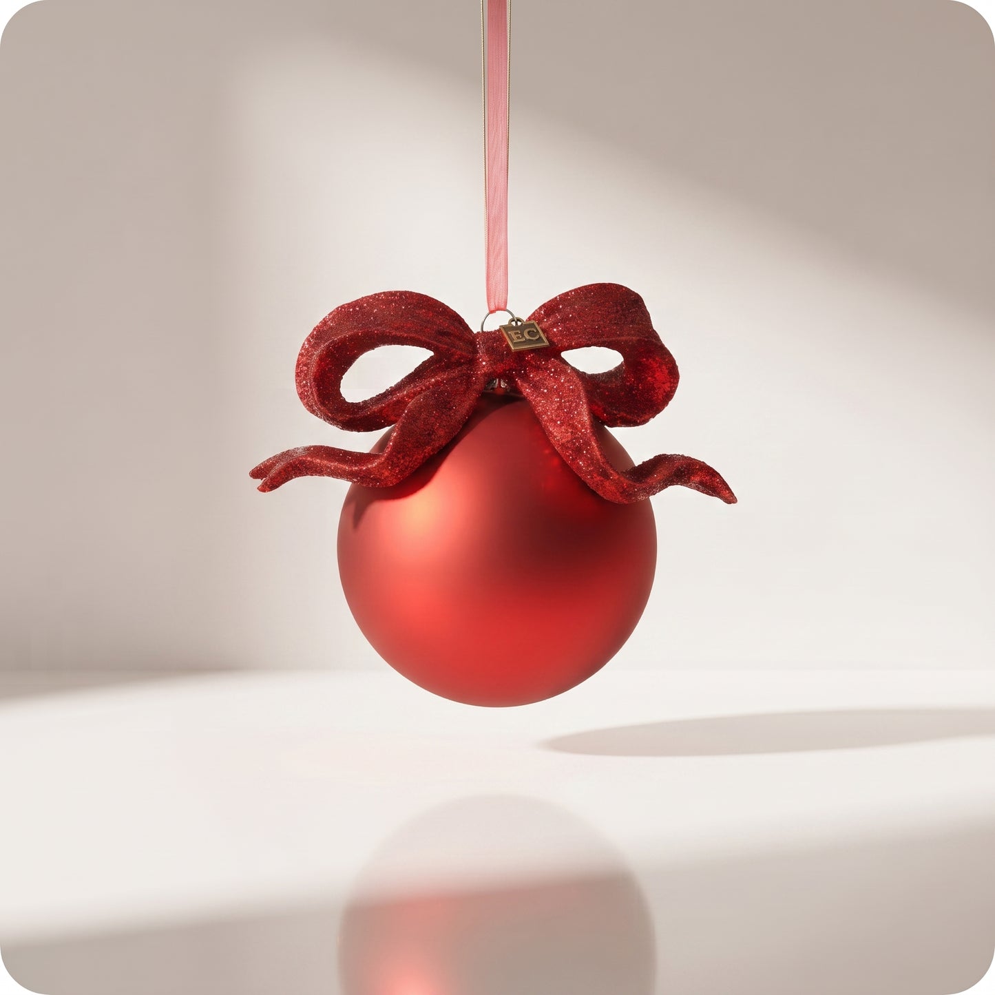 Esfera roja de vidrio con moño