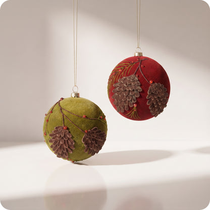 Esfera roja con piñas