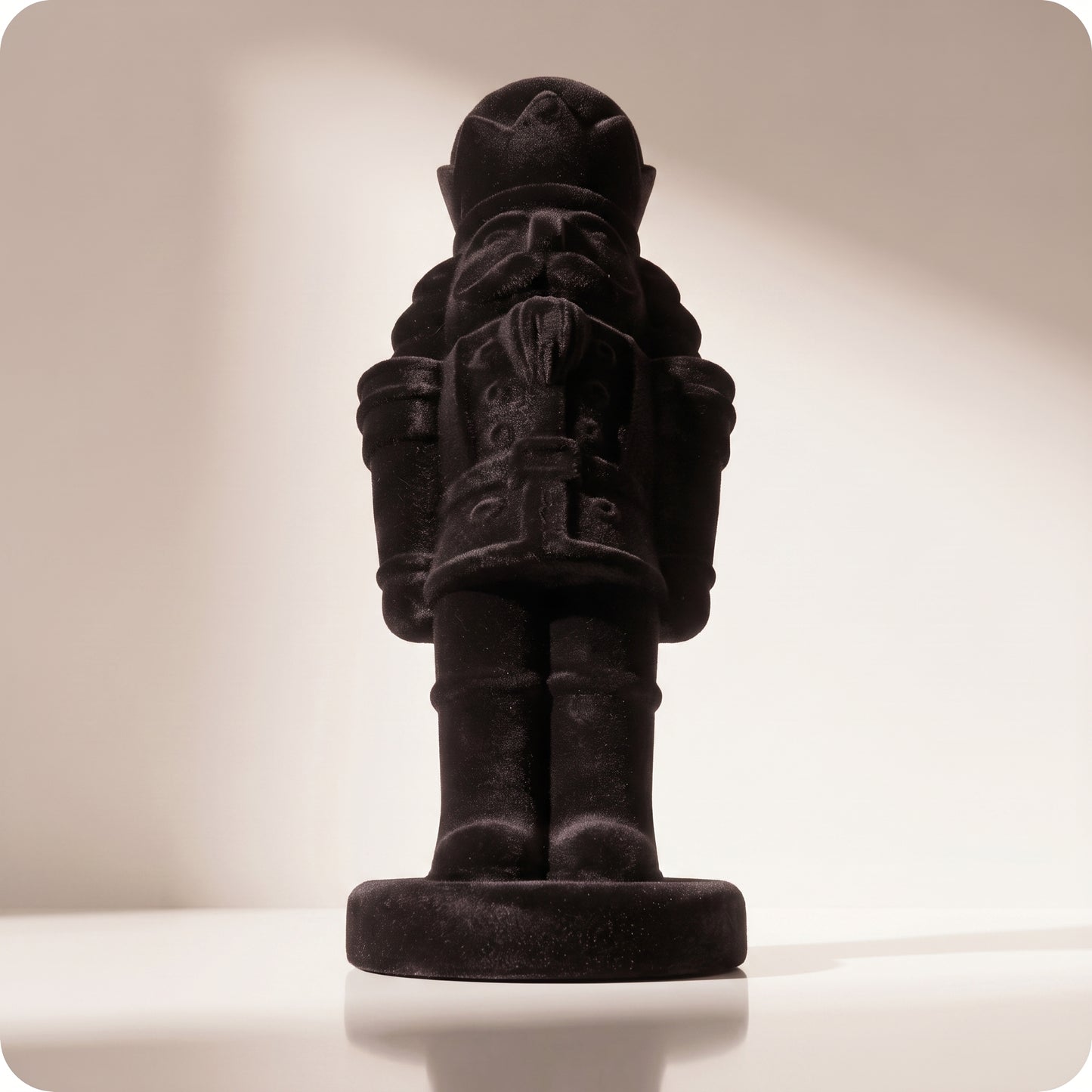 Cascanuez negro de terciopelo