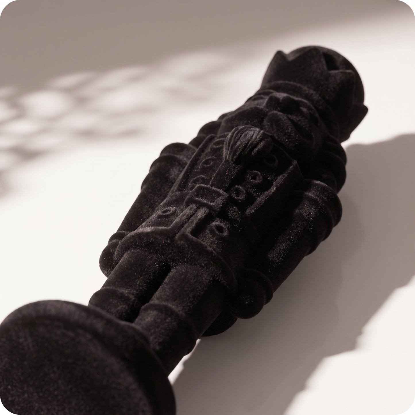 Cascanuez negro de terciopelo
