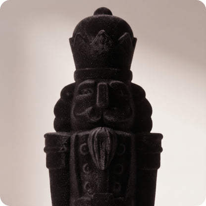 Cascanuez negro de terciopelo