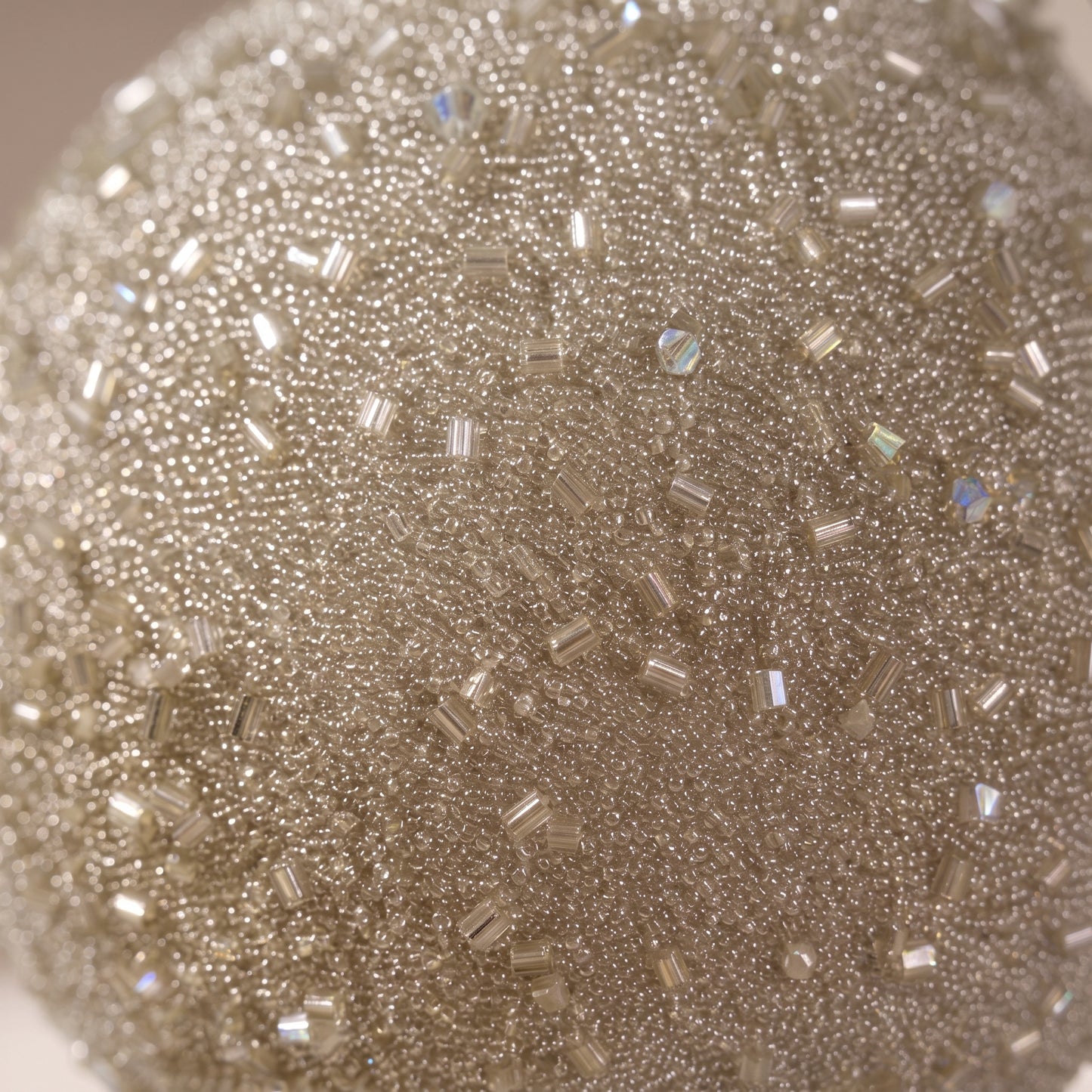 Esfera de cristal plateada con mini piedras plateadas 10 cm
