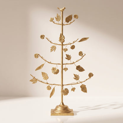 Árbol de metal con hojas doradas