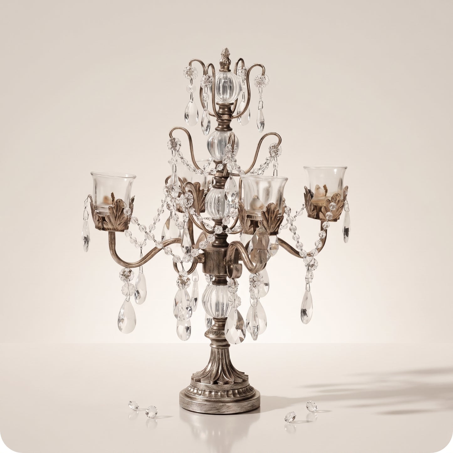 Candelabro chapado en níquel con vasos porta velas de cristal plateado