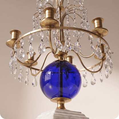Candelabro chapado en níquel con esfera de cristal azul dorado