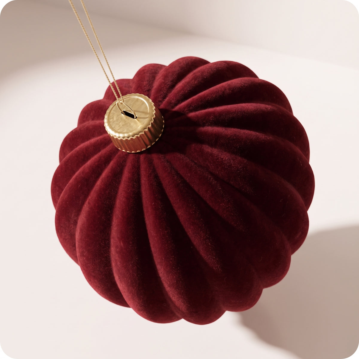 Esfera de terciopelo rojo burgundy acanalado