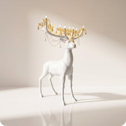 Reno decorativo con candelabro blanco en cuernos grande