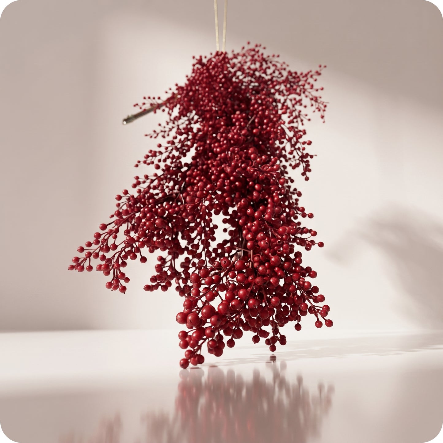 Rama de mini berries rojas