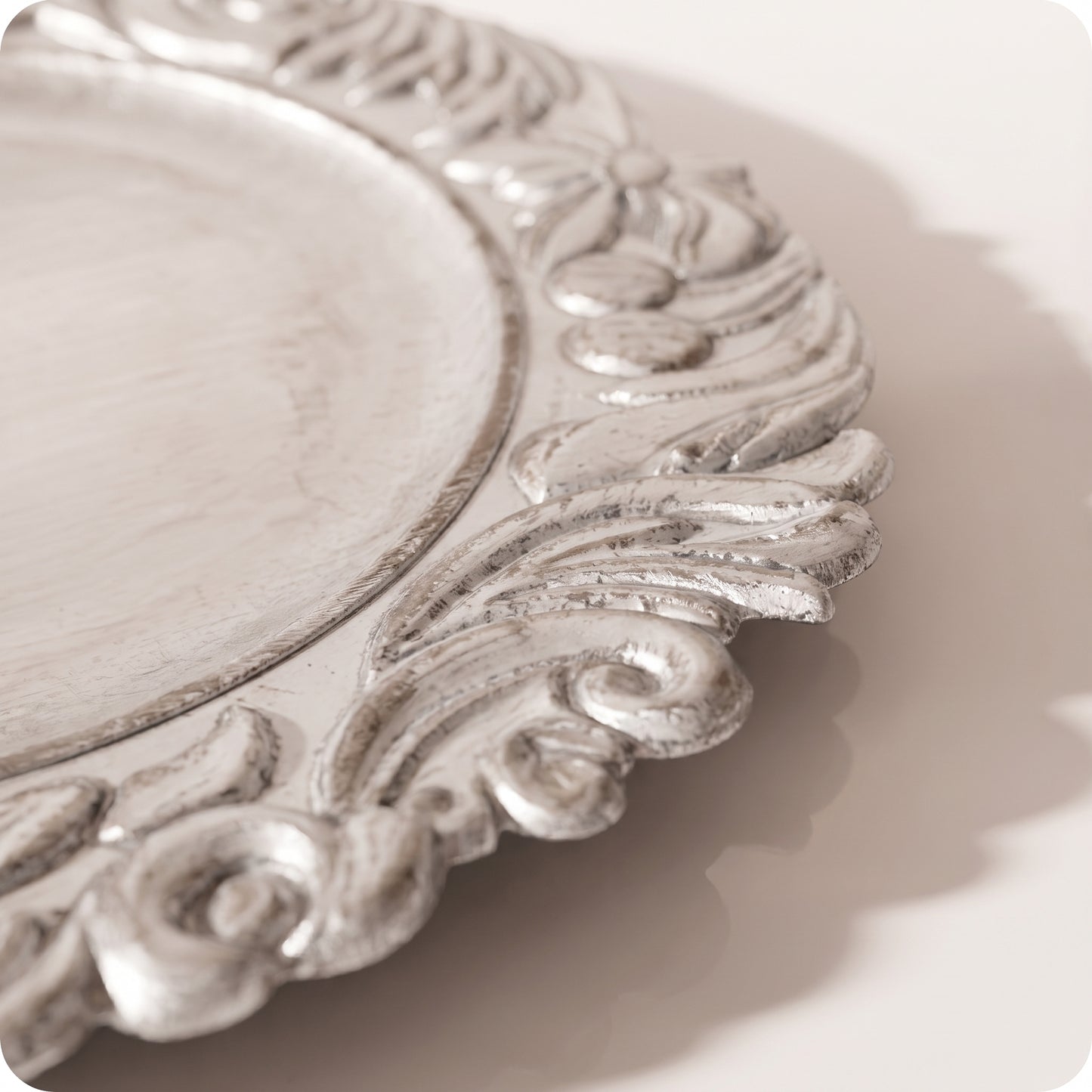 Plato decorativo de plastico duro plateado