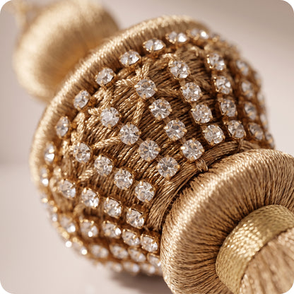 Adorno de borla de diamantes de imitación dorado